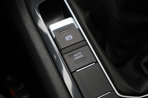 Volkswagen Tiguan 1.5 TSI Comfortline Navigatie, ACC, Apple CarPlay, Climate-/Cruise Control, PDC, 17"