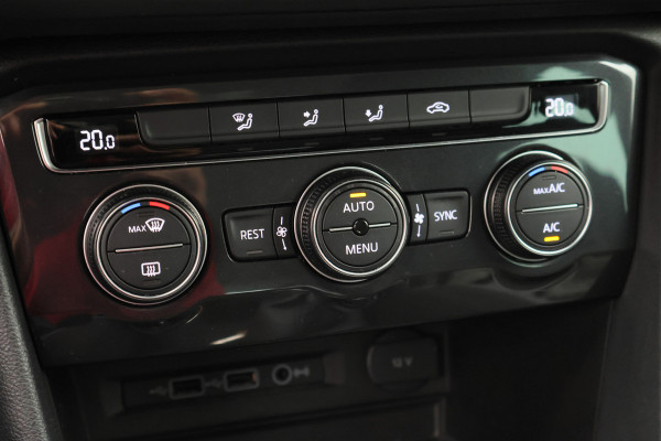 Volkswagen Tiguan 1.5 TSI Comfortline Navigatie, ACC, Apple CarPlay, Climate-/Cruise Control, PDC, 17"