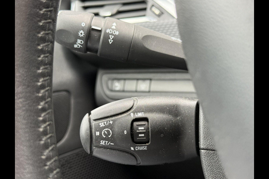 Peugeot 2008 1.2 PureTech Blue Lion 2e Eigenaar|Navi|Carplay|Airco|PDC|Cruise|D-riem vv in 2024|N.A.P|APK tot 11-2026