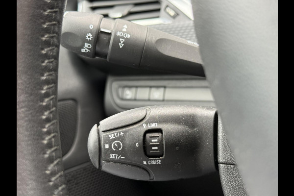 Peugeot 2008 1.2 PureTech Blue Lion 2e Eigenaar|Navi|Carplay|Airco|PDC|Cruise|D-riem vv in 2024|N.A.P|APK tot 11-2026