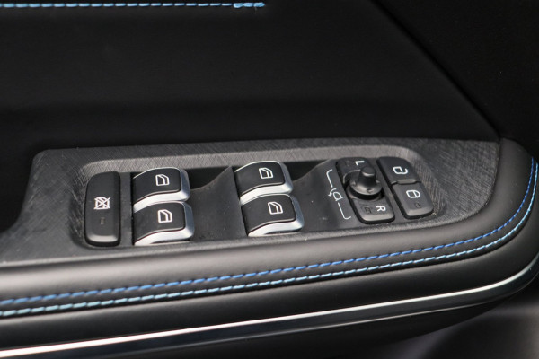 Lynk & Co 01 1.5 261PK Plug-in Hybrid Pano/dak Apple/Carplay Adaptive/Cruise