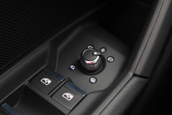 Audi A3 Limousine 35 TFSI Business edition Leer, Matrix LED, Camera, Apple Carplay, Virtual Cockpit, PDC