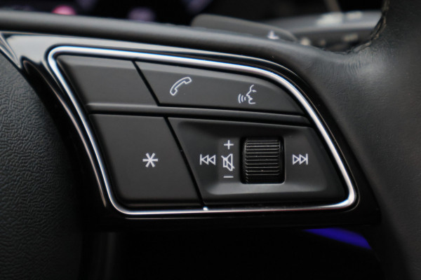 Audi A3 Limousine 35 TFSI Business edition Leer, Matrix LED, Camera, Apple Carplay, Virtual Cockpit, PDC