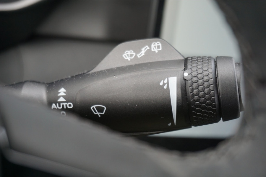 Lynk & Co 01 276 PK Core NIEUW MODEL | 1.800 TREKGEWICHT | NED. AUTO!