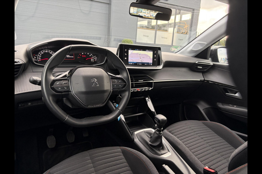 Peugeot 208 1.2 PureTech Blue Lease Active ✓102pk✓2e Eigenaar✓Trekhaak✓Navi✓Carplay✓6 Bak✓Dealer Onderhouden✓Lm velgen✓Rijstrooksensor✓Pdc✓N.A.P✓Clima✓Cruise✓Weinig km✓Apk tot 09-2027
