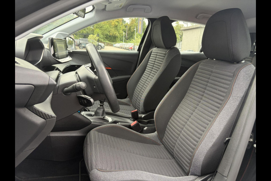 Peugeot 208 1.2 PureTech Blue Lease Active ✓102pk✓2e Eigenaar✓Trekhaak✓Navi✓Carplay✓6 Bak✓Dealer Onderhouden✓Lm velgen✓Rijstrooksensor✓Pdc✓N.A.P✓Clima✓Cruise✓Weinig km✓Apk tot 09-2027