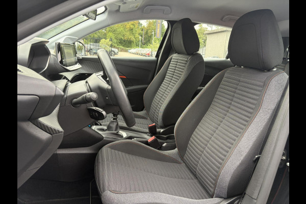 Peugeot 208 1.2 PureTech Blue Lease Active ✓102pk✓2e Eigenaar✓Trekhaak✓Navi✓Carplay✓6 Bak✓Dealer Onderhouden✓Lm velgen✓Rijstrooksensor✓Pdc✓N.A.P✓Clima✓Cruise✓Weinig km✓Apk tot 09-2027