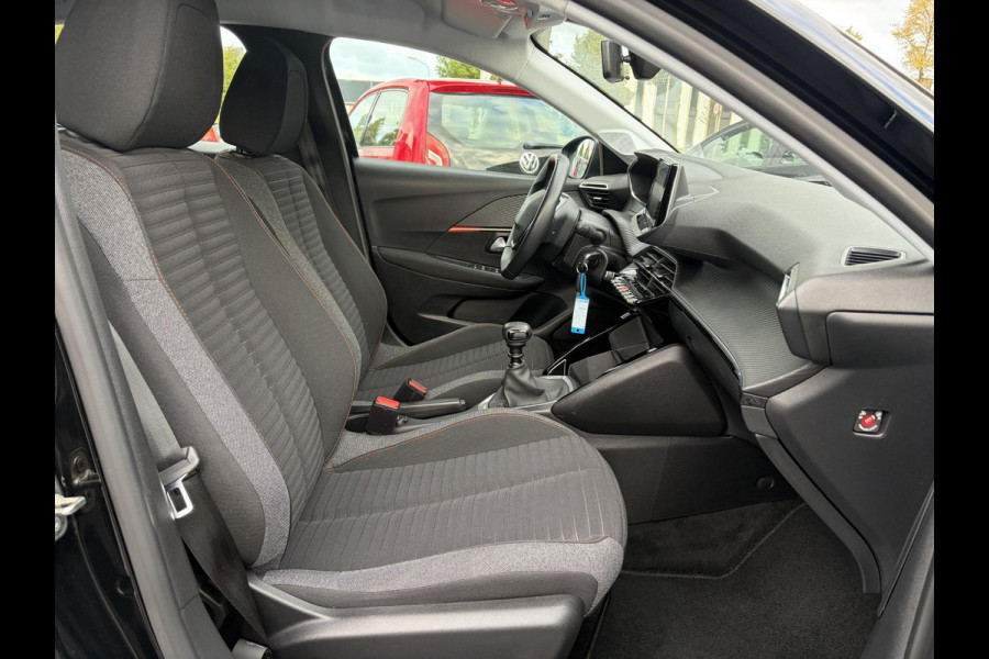 Peugeot 208 1.2 PureTech Blue Lease Active ✓102pk✓2e Eigenaar✓Trekhaak✓Navi✓Carplay✓6 Bak✓Dealer Onderhouden✓Lm velgen✓Rijstrooksensor✓Pdc✓N.A.P✓Clima✓Cruise✓Weinig km✓Apk tot 09-2027