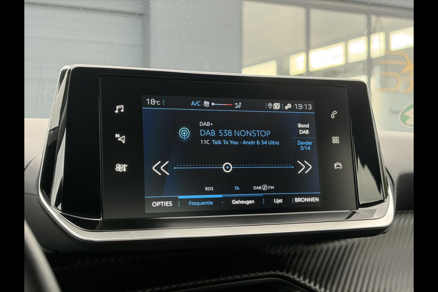 Peugeot 208 1.2 PureTech Blue Lease Active ✓102pk✓2e Eigenaar✓Trekhaak✓Navi✓Carplay✓6 Bak✓Dealer Onderhouden✓Lm velgen✓Rijstrooksensor✓Pdc✓N.A.P✓Clima✓Cruise✓Weinig km✓Apk tot 09-2027