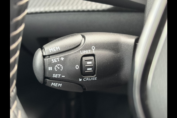 Peugeot 208 1.2 PureTech Blue Lease Active ✓102pk✓2e Eigenaar✓Trekhaak✓Navi✓Carplay✓6 Bak✓Dealer Onderhouden✓Lm velgen✓Rijstrooksensor✓Pdc✓N.A.P✓Clima✓Cruise✓Weinig km✓Apk tot 09-2027