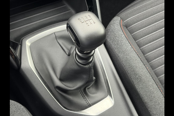 Peugeot 208 1.2 PureTech Blue Lease Active ✓102pk✓2e Eigenaar✓Trekhaak✓Navi✓Carplay✓6 Bak✓Dealer Onderhouden✓Lm velgen✓Rijstrooksensor✓Pdc✓N.A.P✓Clima✓Cruise✓Weinig km✓Apk tot 09-2027