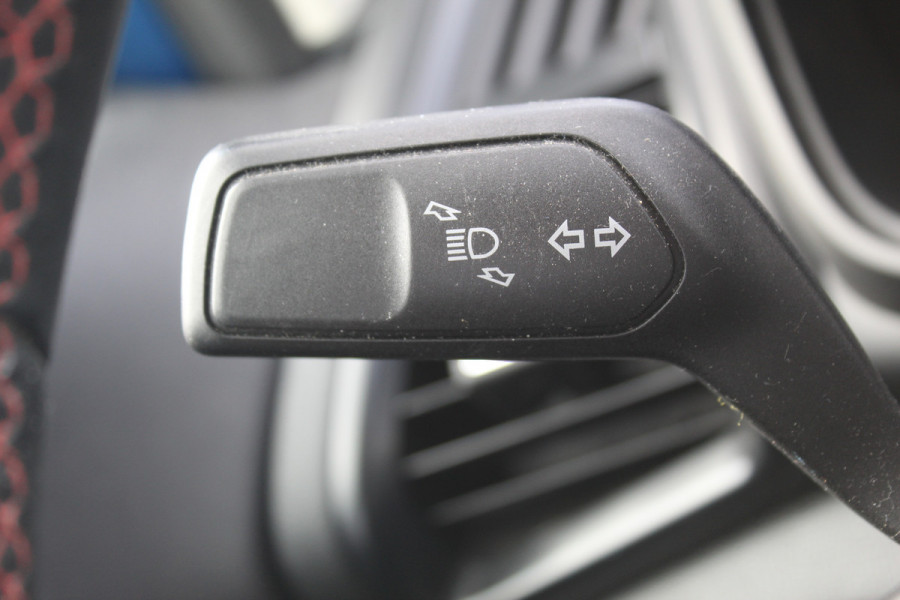 Ford EcoSport 1.0 EcoBoost ST-Line , 125pk , Mooie Hoogzitter Climate control , Cruise control , Achteruitrijcamera Stoel,Stuur en Voorruitverwarming , Bluetooth , Navigatie