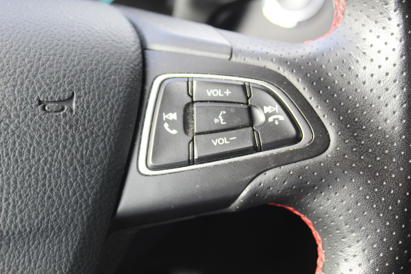 Ford EcoSport 1.0 EcoBoost ST-Line , 125pk , Mooie Hoogzitter Climate control , Cruise control , Achteruitrijcamera Stoel,Stuur en Voorruitverwarming , Bluetooth , Navigatie