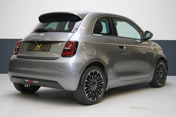Fiat 500E La Prima 42 kWh | SoH 98,4% | Stoelverwarming | Navigatie | Leder | Lm velgen | All-seasonbanden