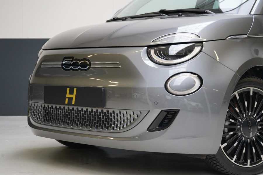Fiat 500E La Prima 42 kWh | SoH 98,4% | Stoelverwarming | Navigatie | Leder | Lm velgen | All-seasonbanden