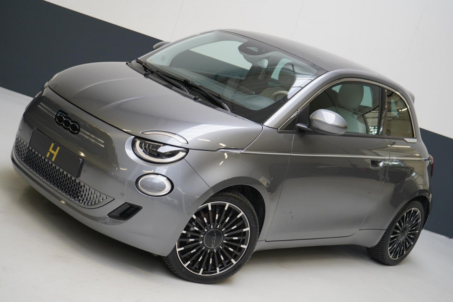 Fiat 500E La Prima 42 kWh | SoH 98,4% | Stoelverwarming | Navigatie | Leder | Lm velgen | All-seasonbanden