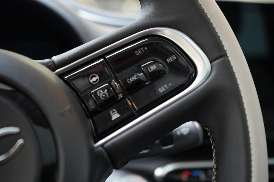 Fiat 500E La Prima 42 kWh | SoH 98,4% | Stoelverwarming | Navigatie | Leder | Lm velgen | All-seasonbanden