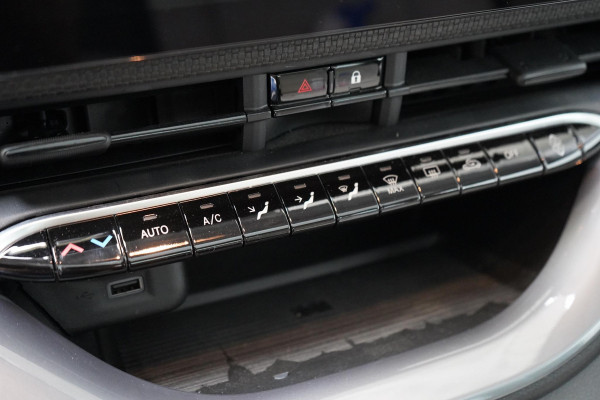 Fiat 500E La Prima 42 kWh | SoH 98,4% | Stoelverwarming | Navigatie | Leder | Lm velgen | All-seasonbanden