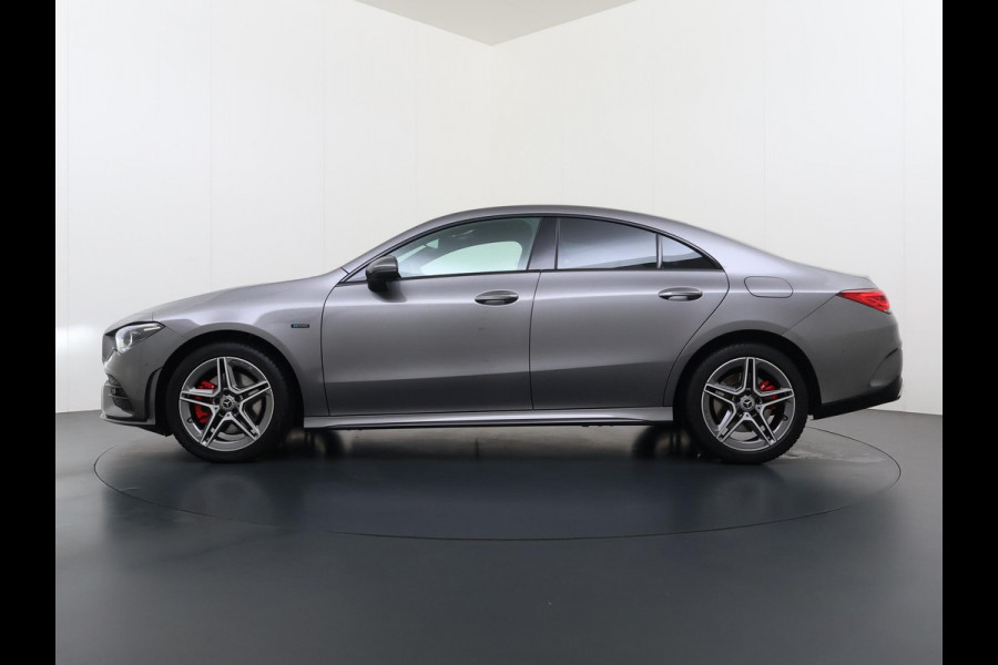 Mercedes-Benz CLA-Klasse 250 e Business Solution AMG AMG | COMPLEET ONDERHOUDEN | SFEERVERLICHTING | STOELVERWARMING | ACHTERUITRIJCAMERA | RIJKLAARPRIJS | 12 MND BOVAG GARANTIE