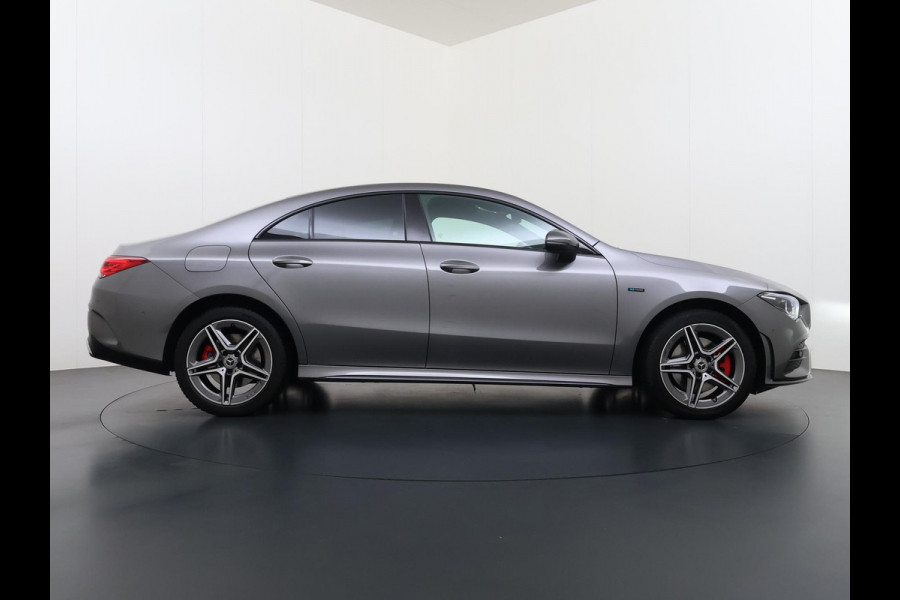 Mercedes-Benz CLA-Klasse 250 e Business Solution AMG AMG | COMPLEET ONDERHOUDEN | SFEERVERLICHTING | STOELVERWARMING | ACHTERUITRIJCAMERA | RIJKLAARPRIJS | 12 MND BOVAG GARANTIE