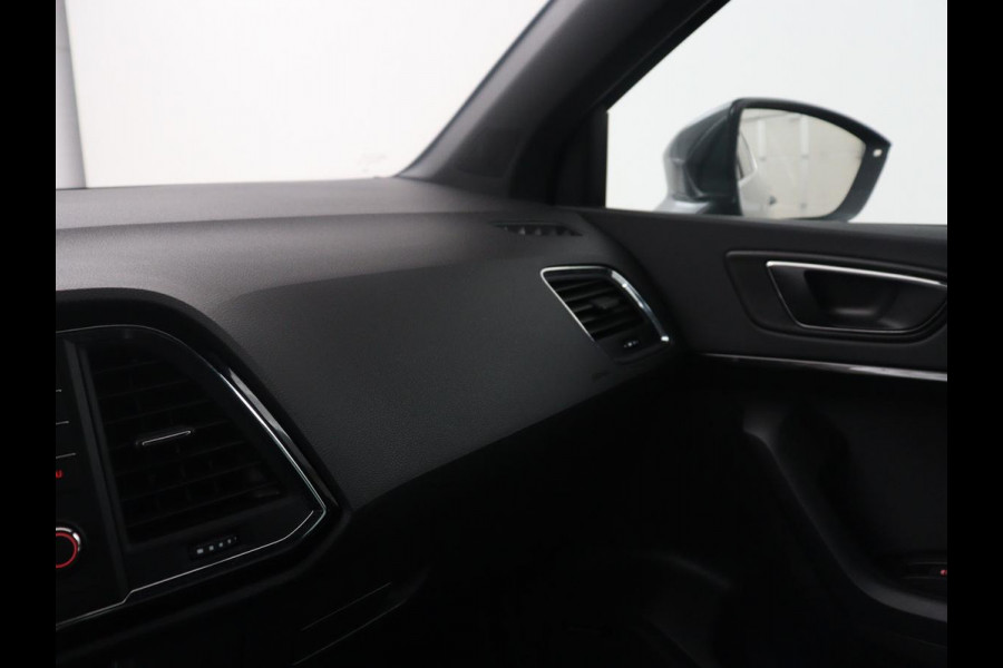 Seat Ateca1.4 EcoTSI FR | Leder | Stoelverwarming | Climate control | Cruise control | Camera | Park assist | Carplay | Seat Sound | Navigatie | Sfeerverlichting