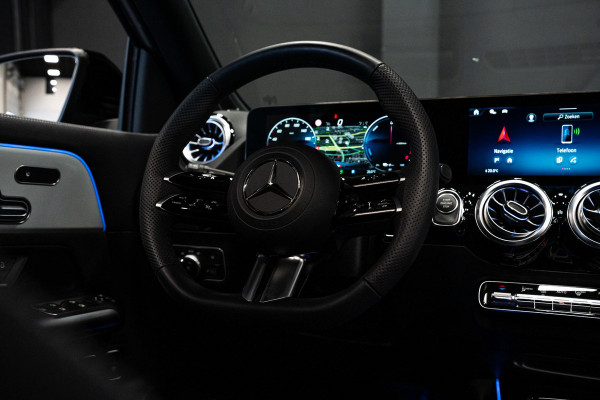 Mercedes-Benz GLA 250 e Business Solution AMG *Burmester / Panorama / HUD / Keyless / Surround-view*
