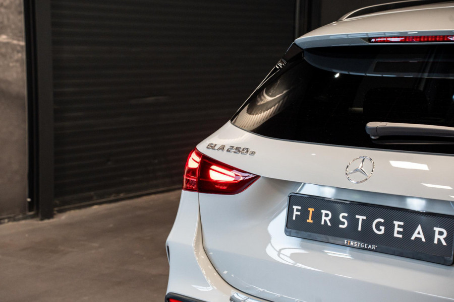 Mercedes-Benz GLA 250 e Business Solution AMG *Burmester / Panorama / HUD / Keyless / Surround-view*