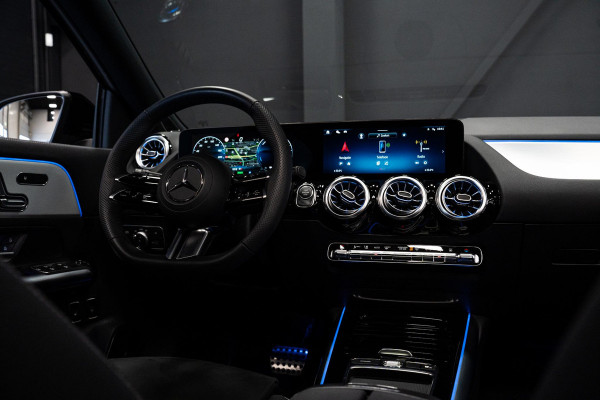 Mercedes-Benz GLA 250 e Business Solution AMG *Burmester / Panorama / HUD / Keyless / Surround-view*