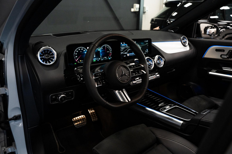 Mercedes-Benz GLA 250 e Business Solution AMG *Burmester / Panorama / HUD / Keyless / Surround-view*