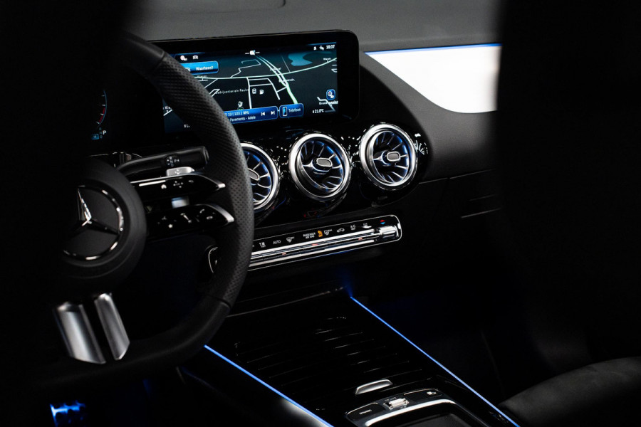 Mercedes-Benz GLA 250 e Business Solution AMG *Burmester / Panorama / HUD / Keyless / Surround-view*