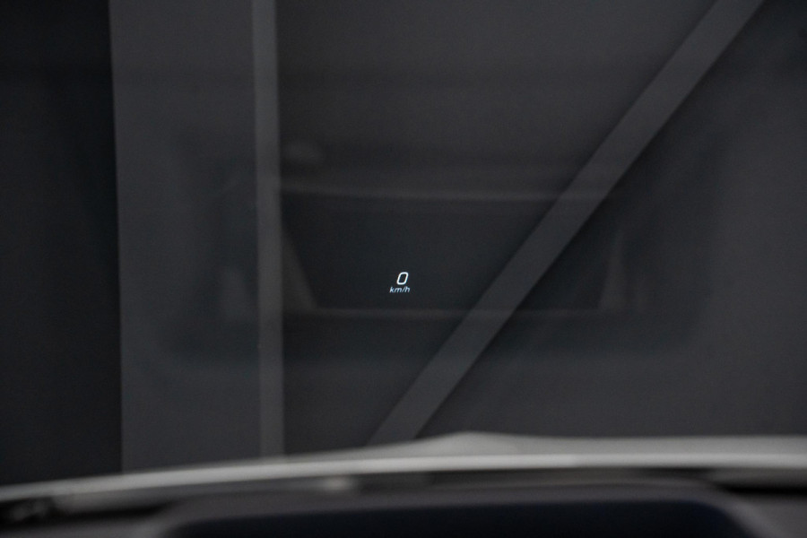 Mercedes-Benz GLA 250 e Business Solution AMG *Burmester / Panorama / HUD / Keyless / Surround-view*