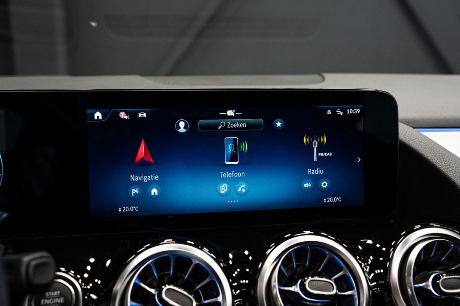 Mercedes-Benz GLA 250 e Business Solution AMG *Burmester / Panorama / HUD / Keyless / Surround-view*