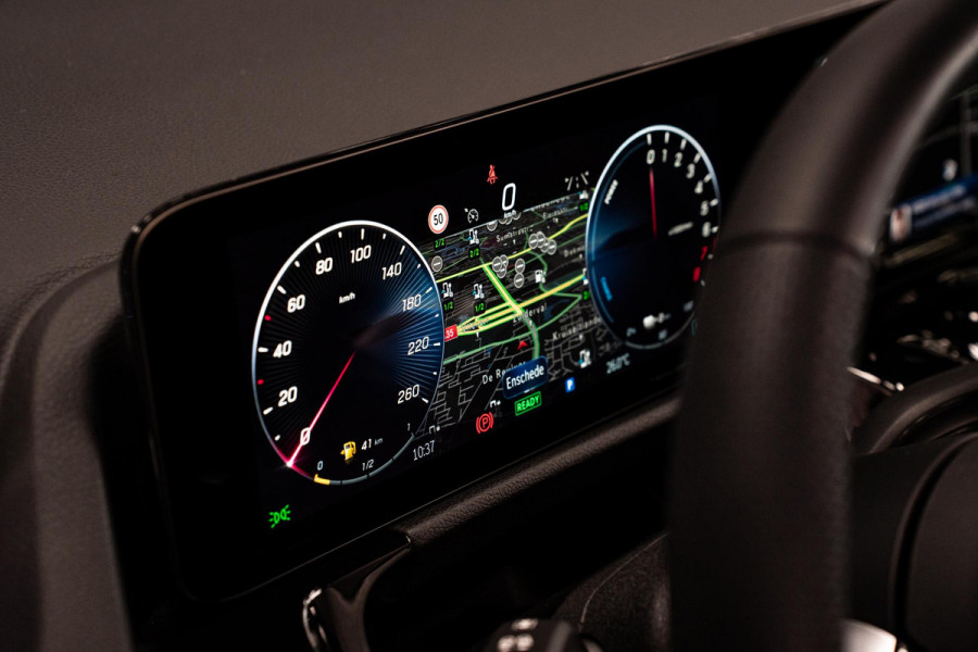 Mercedes-Benz GLA 250 e Business Solution AMG *Burmester / Panorama / HUD / Keyless / Surround-view*