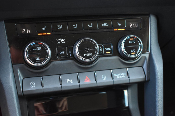Škoda Karoq 1.5 TSI ACT | VIRTUAL COCKPIT | STOELVERWARMING | CAMERA | NAP | CANTON | SFEERVERLICHTING