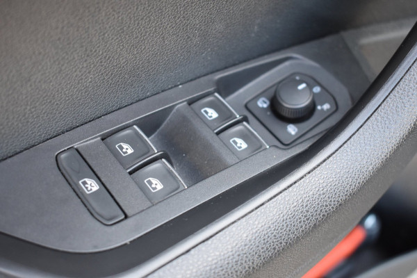 Škoda Karoq 1.5 TSI ACT | VIRTUAL COCKPIT | STOELVERWARMING | CAMERA | NAP | CANTON | SFEERVERLICHTING