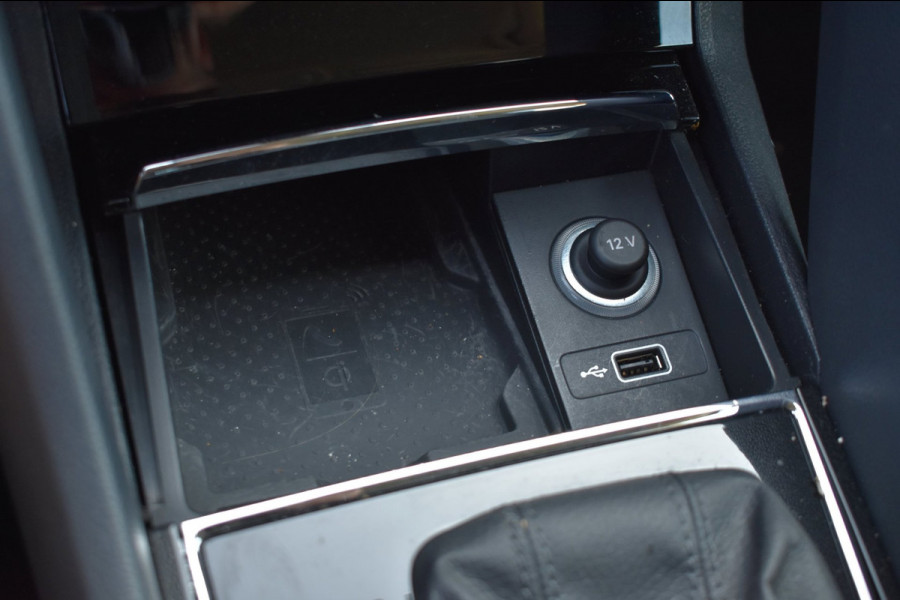 Škoda Karoq 1.5 TSI ACT | VIRTUAL COCKPIT | STOELVERWARMING | CAMERA | NAP | CANTON | SFEERVERLICHTING