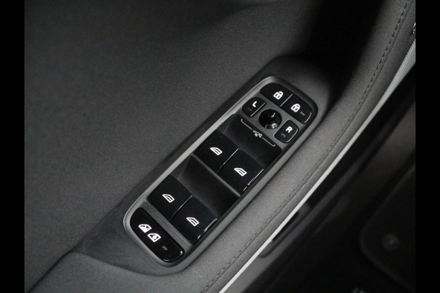 Polestar 2 Long Range Dual Motor Launch Edition 78kWh | SOH 92,9% | Panoramadak | Memory | Harman/Kardon | Adaptive cruise | Lane assist | Stuur/stoel verwarming | Carplay | 360 camera | Park assist