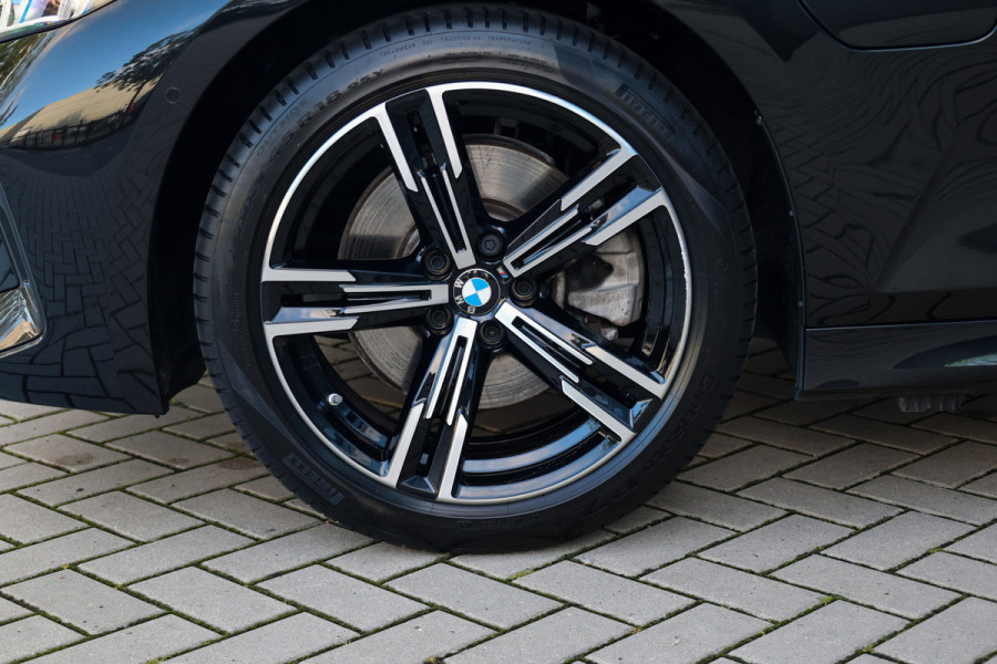 BMW 3-serie 330e | BTW | M-SPORT | ACC | HUD | 360 | MEMORY | KEYLESS | ELEK KOFFERKLEP |