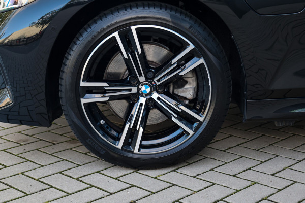BMW 3-serie 330e | BTW | M-SPORT | ACC | HUD | 360 | MEMORY | KEYLESS | ELEK KOFFERKLEP |