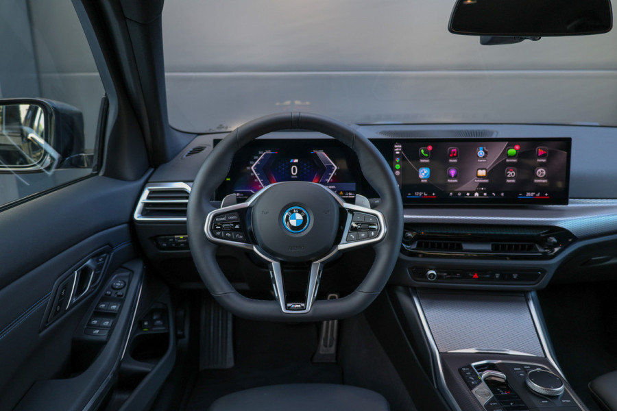 BMW 3-serie 330e | BTW | M-SPORT | ACC | HUD | 360 | MEMORY | KEYLESS | ELEK KOFFERKLEP |