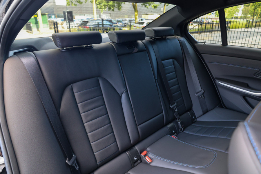 BMW 3-serie 330e | BTW | M-SPORT | ACC | HUD | 360 | MEMORY | KEYLESS | ELEK KOFFERKLEP |