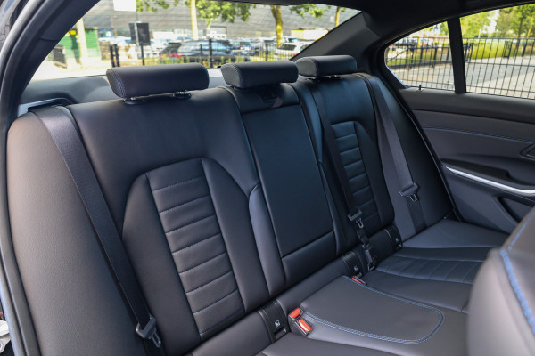 BMW 3-serie 330e | BTW | M-SPORT | ACC | HUD | 360 | MEMORY | KEYLESS | ELEK KOFFERKLEP |