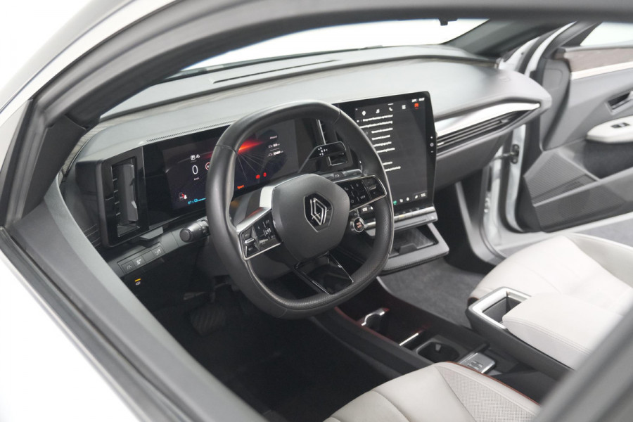Renault Mégane E-Tech EV60 Optimum Charge Iconic | 360 Camera | Harman Kardon | Stoelmassage | Dodehoekdetectie | SOH 93,1%