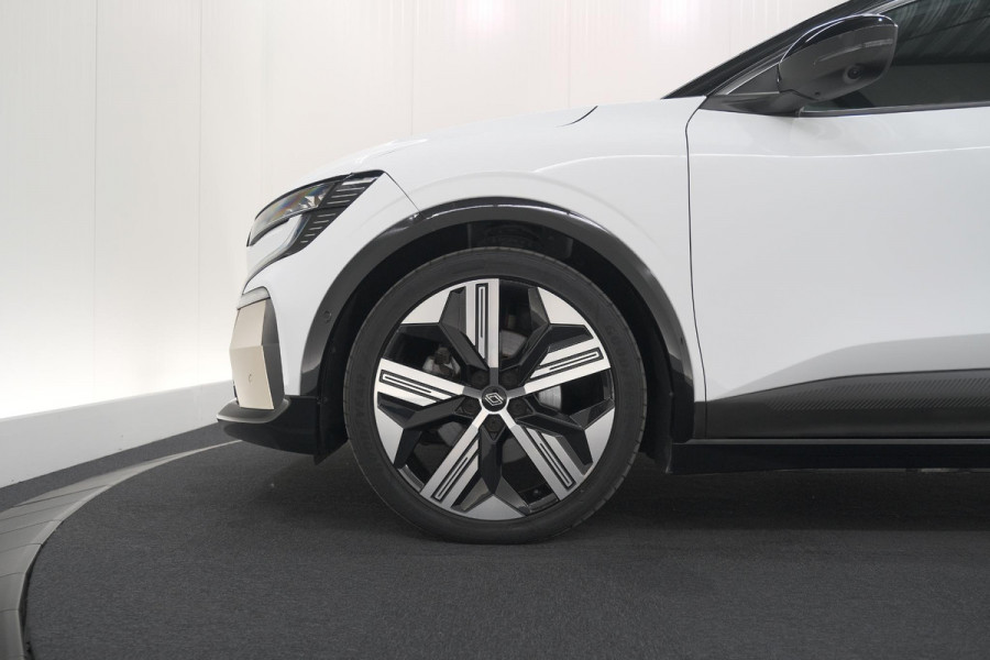 Renault Mégane E-Tech EV60 Optimum Charge Iconic | 360 Camera | Harman Kardon | Stoelmassage | Dodehoekdetectie | SOH 93,1%