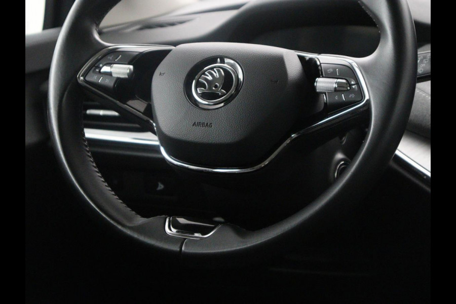 Škoda Enyaq iV 60 | SOH 93,0% | Half leder | Cruise control | Carplay | Climate control | Lane assist | Park assist | Trekhaak | Sfeerverlichting | Navigatie | Bluetooth
