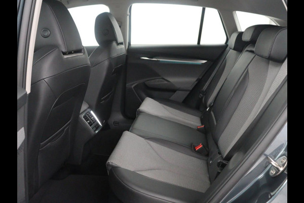 Škoda Enyaq iV 60 | SOH 93,0% | Half leder | Cruise control | Carplay | Climate control | Lane assist | Park assist | Trekhaak | Sfeerverlichting | Navigatie | Bluetooth