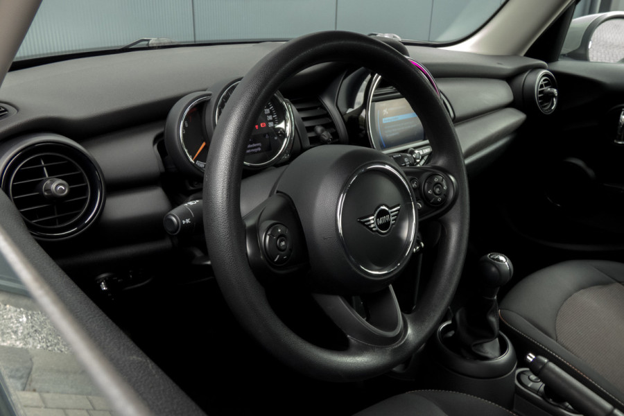 MINI 5-deurs 1.5 One | Parkeersensoren | Airco | Bluetooth | Lichtmetalen velgen