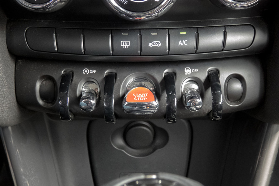 MINI 5-deurs 1.5 One | Parkeersensoren | Airco | Bluetooth | Lichtmetalen velgen