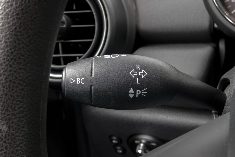 MINI 5-deurs 1.5 One | Parkeersensoren | Airco | Bluetooth | Lichtmetalen velgen