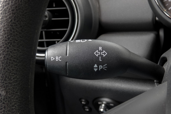 MINI 5-deurs 1.5 One | Parkeersensoren | Airco | Bluetooth | Lichtmetalen velgen